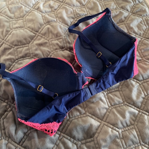 Victoria’s Secret Bombshell Bra - Picture 2 of 4